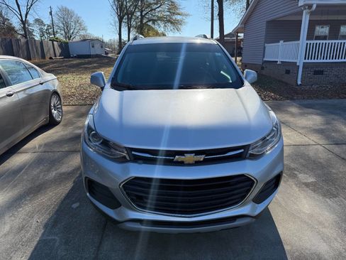 Used 2022 Chevrolet Trax LT w/ Premium Seat Package image 5