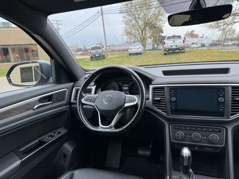 Used 2020 Volkswagen Atlas Cross Sport SE w/ Panoramic Sunroof Package image 15