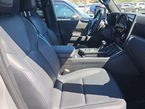 Used 2025 Lexus GX 550 w/ Accessory Package (2T) image 2