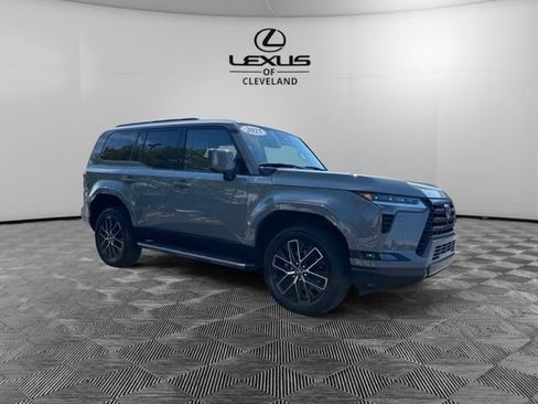 Used 2025 Lexus GX 550 w/ Accessory Package (2T) AWD/4WD image 2