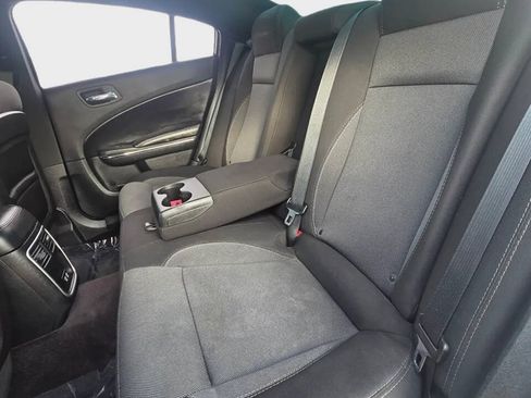 Used 2018 Dodge Charger SXT RWD image 12