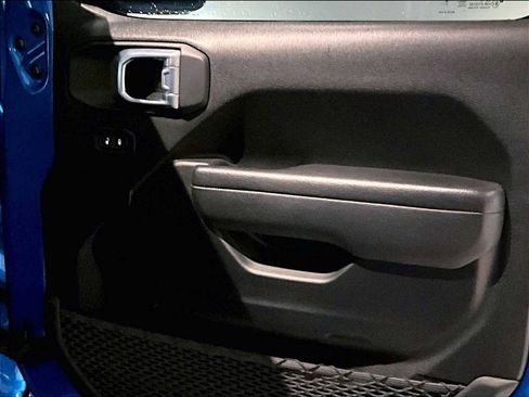 Used 2024 Jeep Wrangler Rubicon w/ Technology Group image 26