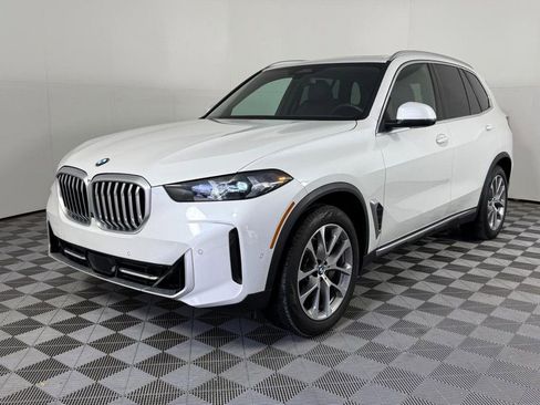 Used 2024 BMW X5 xDrive40i w/ Premium Essential Package image 9