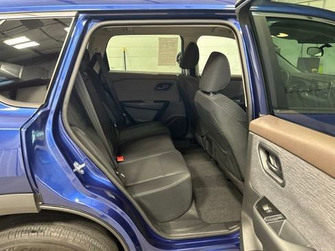 Used 2023 Nissan Rogue S AWD/4WD image 18