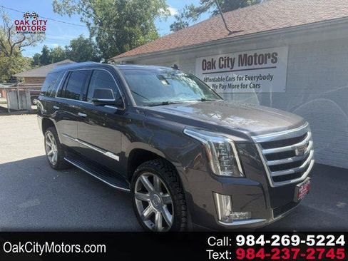 Used 2017 Cadillac Escalade Luxury RWD image 1