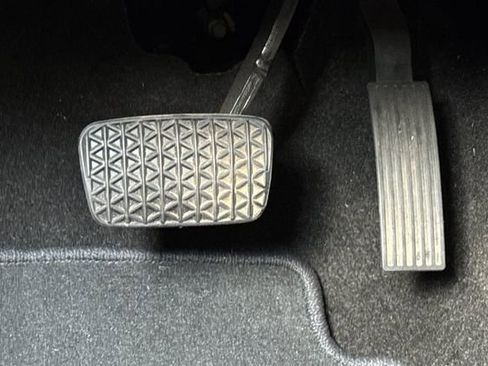 Used 2023 Chevrolet TrailBlazer RS w/ Convenience Package image 41