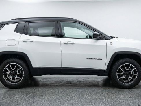 Used 2025 Jeep Compass Trailhawk AWD/4WD image 11