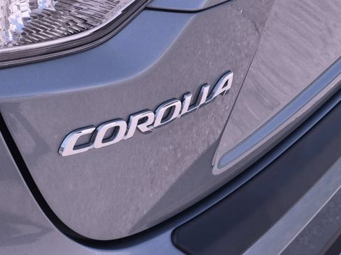 Used 2021 Toyota Corolla LE w/ Carpet Mat Package (TMS) FWD image 13