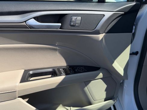 Certified 2018 Ford Fusion SE FWD image 23