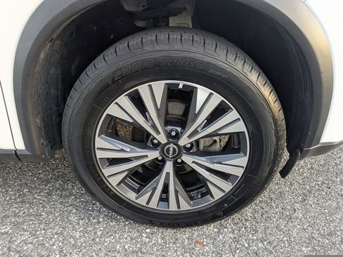 Used 2023 Nissan Rogue SV FWD image 11