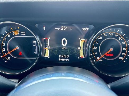 Used 2021 Jeep Wrangler Unlimited Sahara AWD/4WD image 13