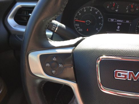 Used 2018 GMC Acadia SLE FWD image 15