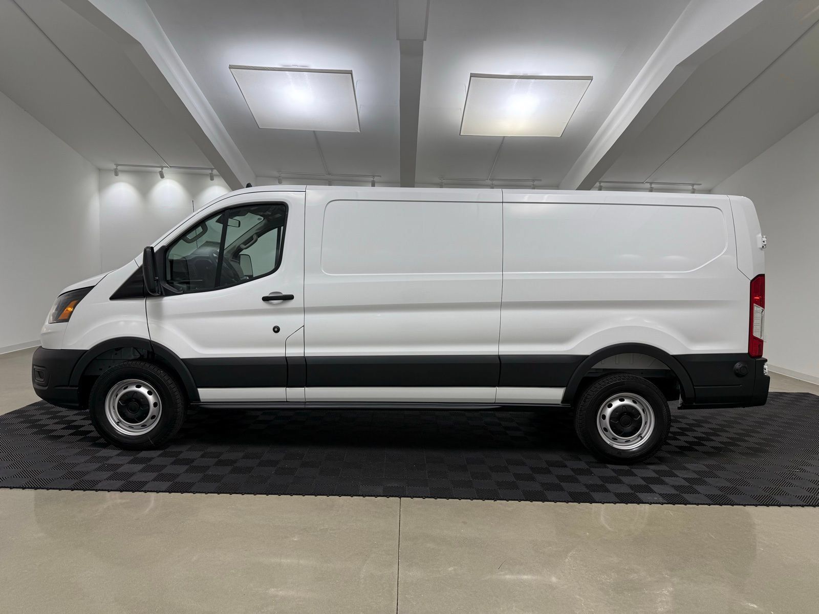 Used 2025 Ford Transit 250 Low Roof w/ Load Area Protection Package RWD image 4