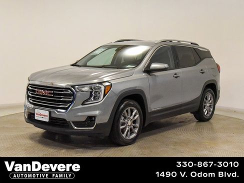 Used 2024 GMC Terrain SLT image 1