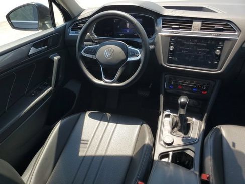 Used 2022 Volkswagen Tiguan SE AWD/4WD image 11