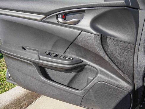 Used 2018 Honda Civic Sport image 22