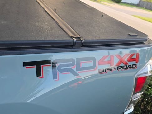Used 2022 Toyota Tacoma TRD Off-Road AWD/4WD image 8
