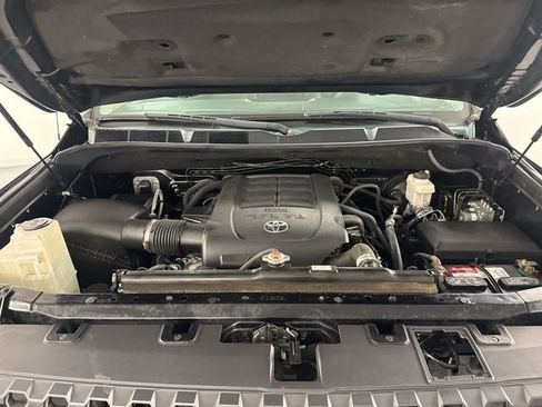 Used 2018 Toyota Tundra SR5 w/ SR5 Upgrade Package image 30