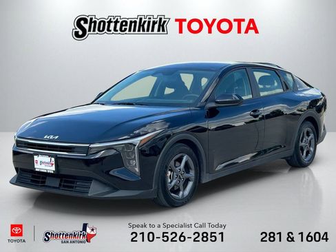 Used 2025 Kia K4 FWD image 1