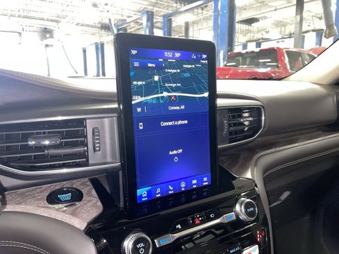 Used 2022 Ford Explorer Platinum w/ Equipment Group 601A image 16