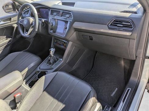Used 2022 Volkswagen Tiguan SE R-Line image 18