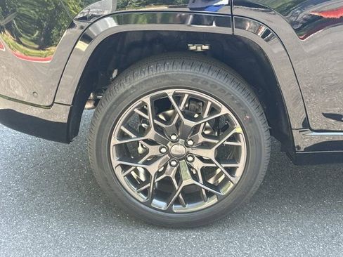New 2026 Jeep Grand Cherokee Summit AWD/4WD image 19