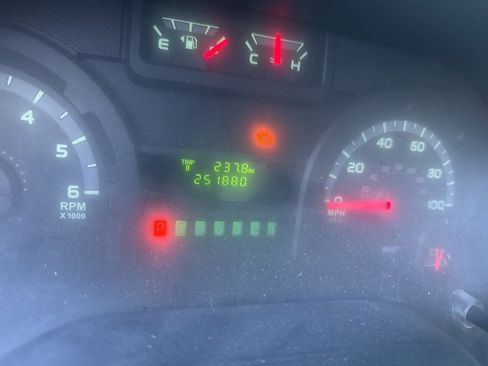 Used 2015 Ford E-350 and Econoline 350 Super Duty image 14