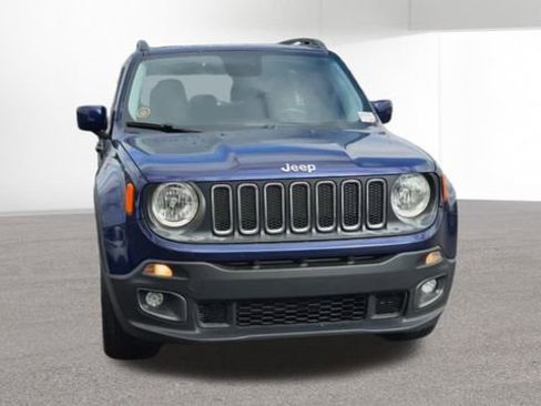 Used 2017 Jeep Renegade Latitude w/ Cold Weather Group AWD/4WD image 3