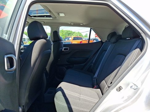 Used 2023 Hyundai Venue SEL FWD image 11