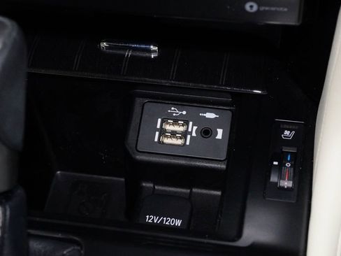 Used 2023 Lexus GX 460 Premium w/ Premium Package image 17