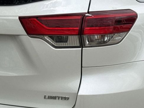 Used 2019 Toyota Highlander Limited FWD image 7