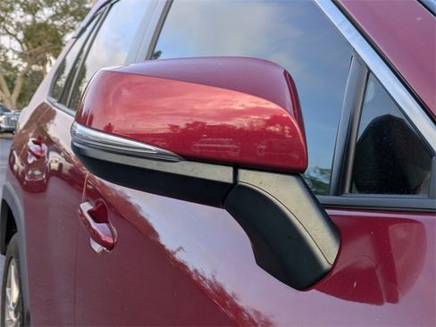 Used 2021 Toyota RAV4 XLE Premium image 12