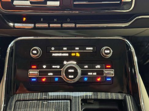 Used 2021 Lincoln Navigator L Black Label w/ Cargo Convenience Package image 8