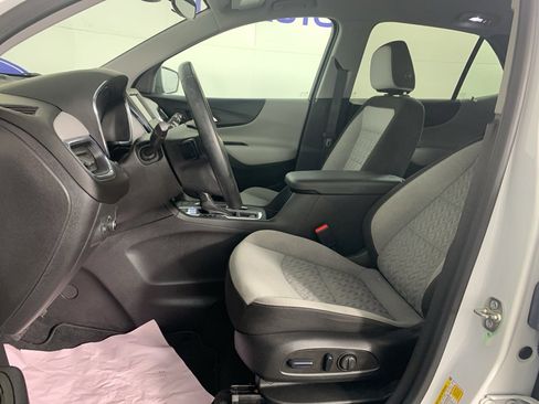 Used 2023 Chevrolet Equinox LT w/ Driver Convenience Package image 16