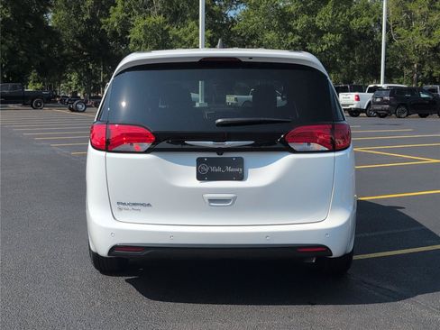 New 2027 Chrysler Pacifica LX FWD image 4