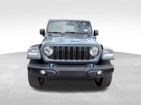 Used 2024 Jeep Wrangler Unlimited w/ Convenience Group AWD/4WD image 4
