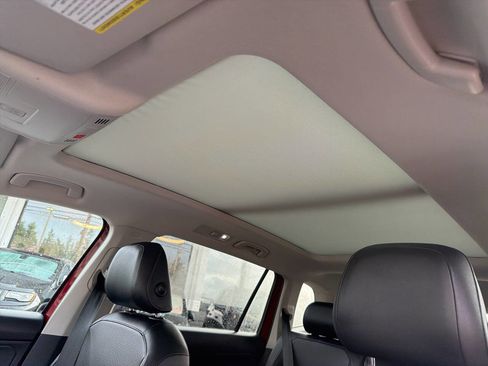 Used 2018 Volkswagen Tiguan SEL image 38