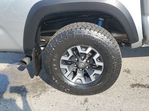 Certified 2023 Toyota Tacoma TRD Off-Road AWD/4WD image 5
