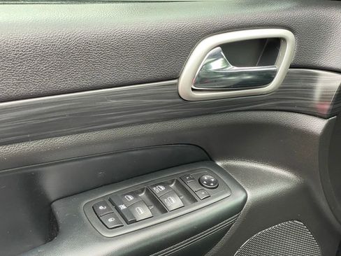 Used 2021 Jeep Grand Cherokee Laredo X AWD/4WD image 11