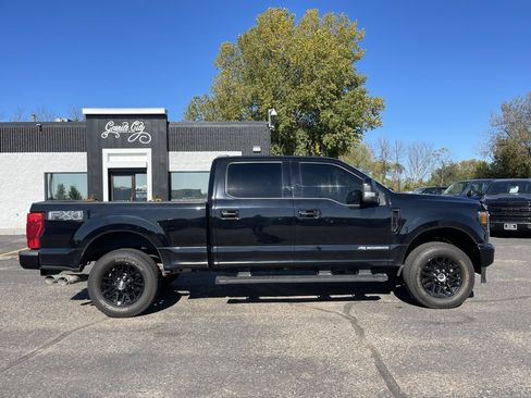 Used 2022 Ford F250 Lariat w/ Black Appearance Package image 3