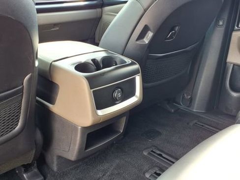 Used 2025 Kia Carnival image 21