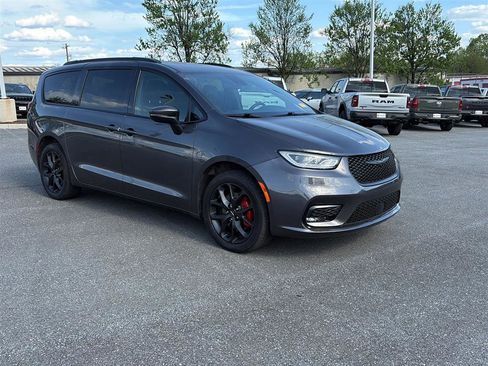 Used 2023 Chrysler Pacifica Touring-L w/ S Appearance Package image 1