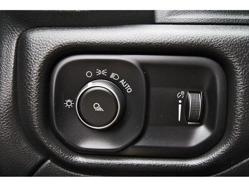 Used 2024 RAM 2500 Tradesman w/ Chrome Appearance Group AWD/4WD image 18