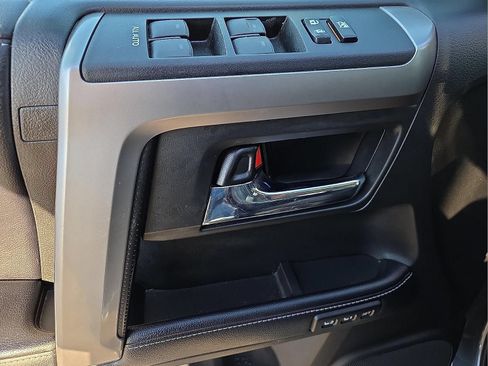 Used 2018 Toyota 4Runner Limited AWD/4WD image 13