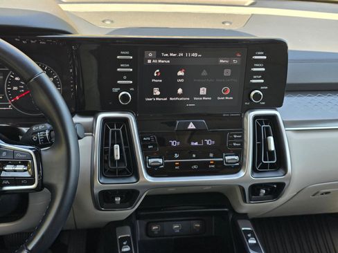 Used 2021 Kia Sorento S image 16