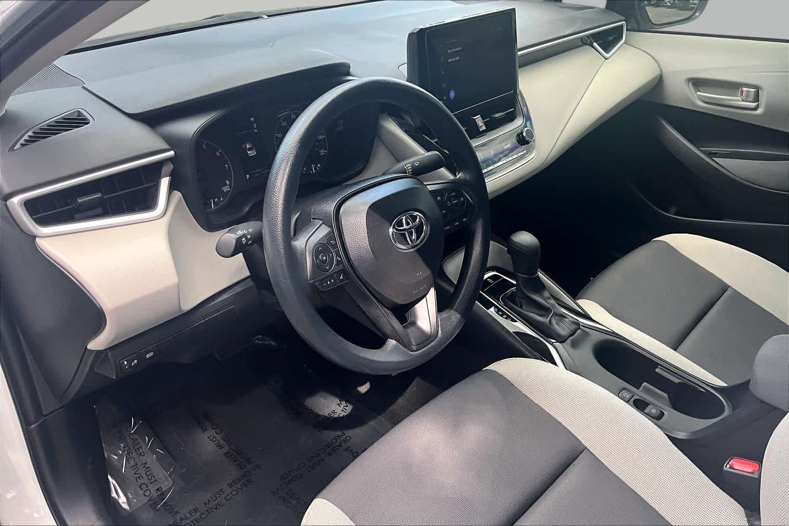Used 2025 Toyota Corolla LE FWD image 18