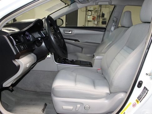 Used 2016 Toyota Camry LE FWD image 8