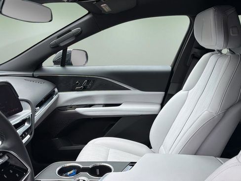 Certified 2025 Cadillac Lyriq Luxury AWD/4WD image 21