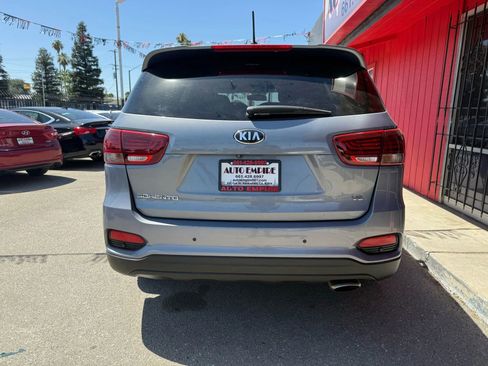 Used 2019 Kia Sorento S image 5