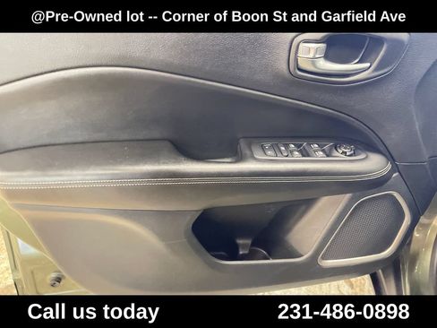 Used 2021 Jeep Compass Latitude AWD/4WD image 15
